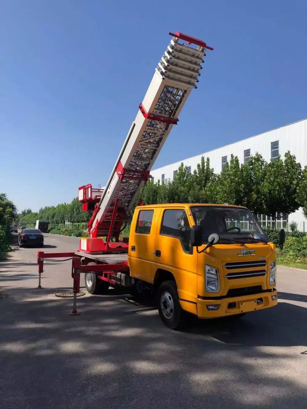 张家口附近的云梯车出租服务：轻松解决高空作业需求